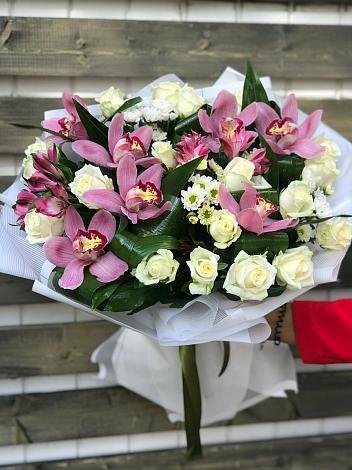 Букет цветов из: Розы и Хризантемы в Мирном