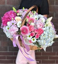 Цветочная композиция из Розы, Хризантемы, Пионы и Лизиантусы в корзине #REPLACE_PRED# Мирном