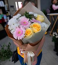 Букет цветов из:  Герберы, Розы и Хризантемы в Мирном