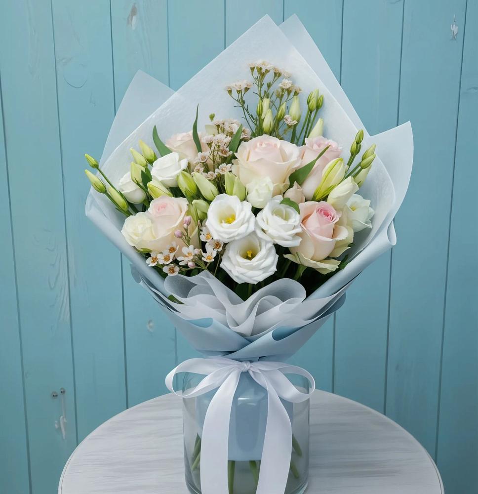 Букет цветов из: Розы и Лизиантусы в Мирном