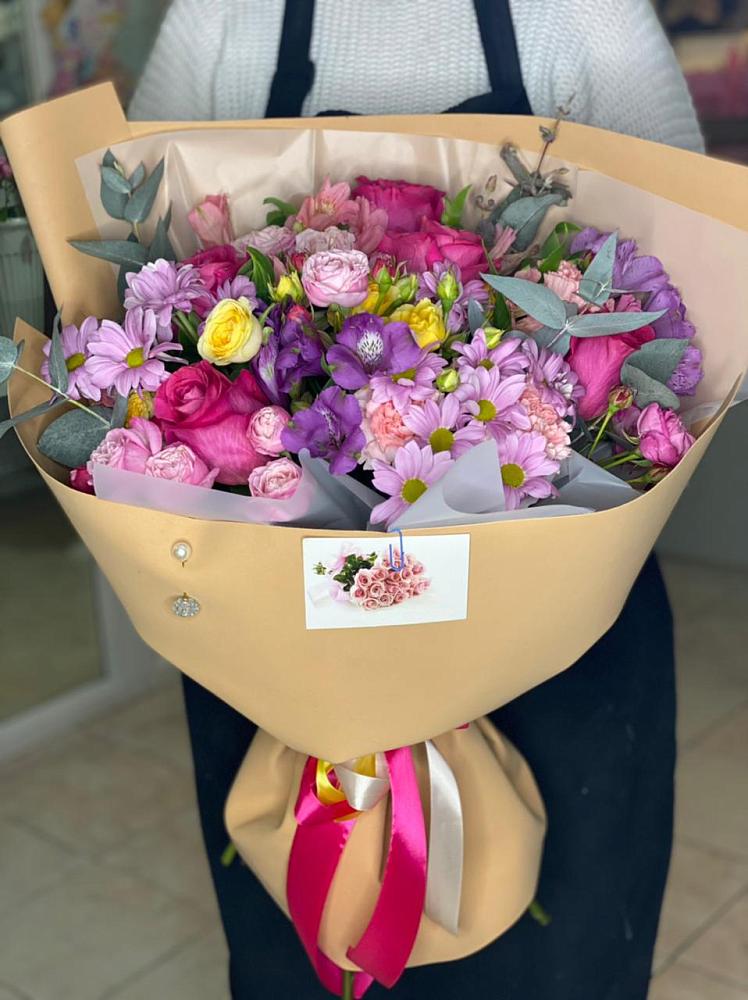 Букет цветов из: Хризантемы, Гвоздики и Альстромерии в Мирном