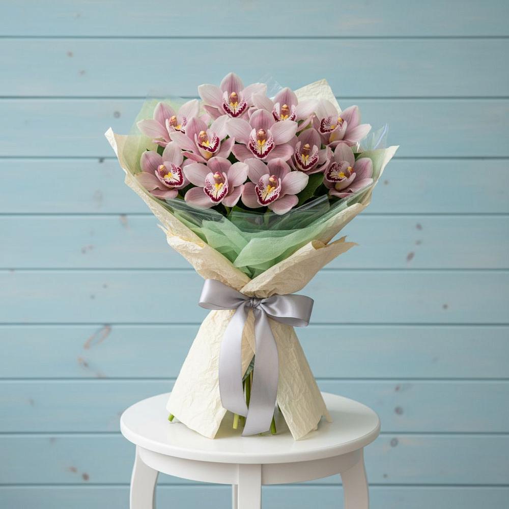 Букет цветов из: Орхидеи и Розы в Мирном