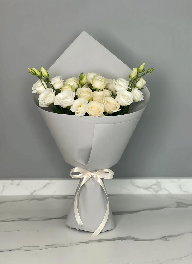 Букет цветов из: Розы и Лизиантусы в Мирном