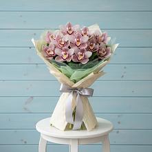 Букет цветов из:  Орхидеи и Розы в Мирном