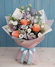 Букет цветов из:  Лизиантусы, Розы, Альстромерии и Гипсофила в Мирном