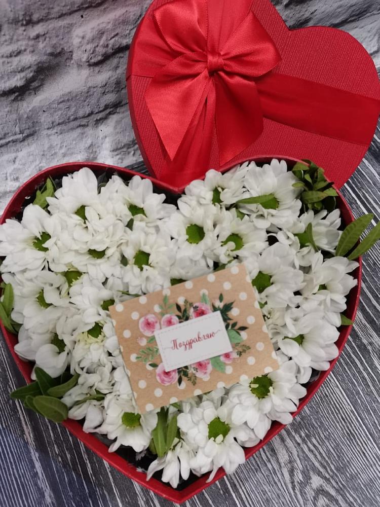 Цветочная композиция из Хризантемы в виде сердца в Мирном