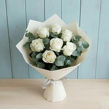 Букет Белые розы в Эвкалипте в Мирном
