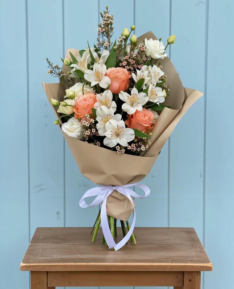 Букет цветов из: Альстромерии, Лизиантусы, Розы и Хризантемы в Мирном