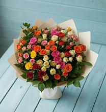Букет Микс из разноцветных кустовых роз в Мирном